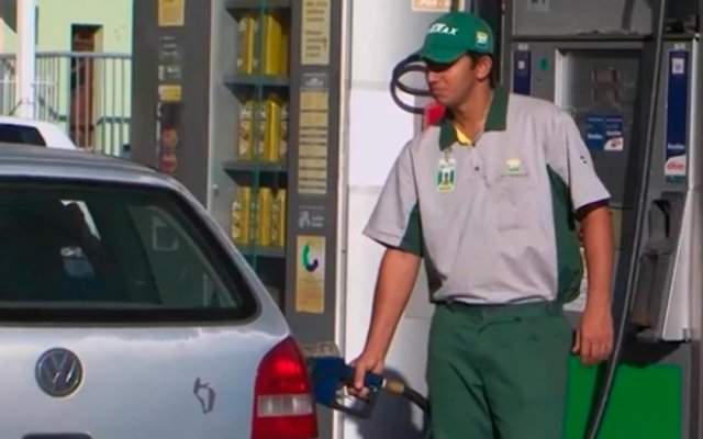 Gasolina tem aumento e é vendida por R$ 8 por litro em alguns postos da Bahia